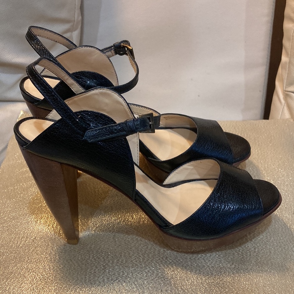 Talbots Graduated back out Heels - Picture 3 of 6